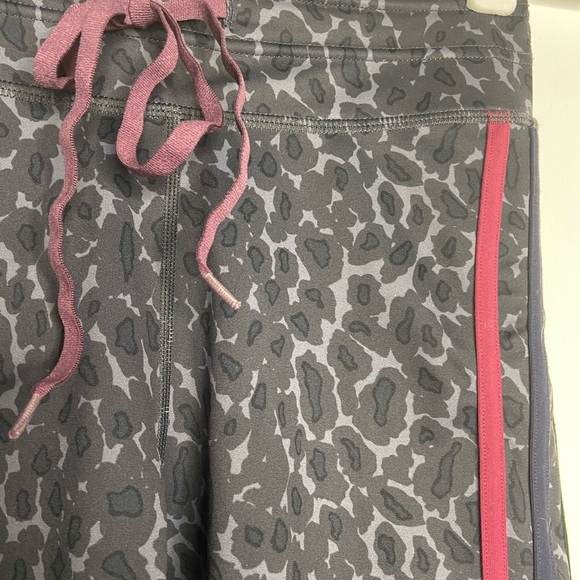 THE UPSIDE Snow Leopard Drawstring Leggings Small - Picture 5 of 9